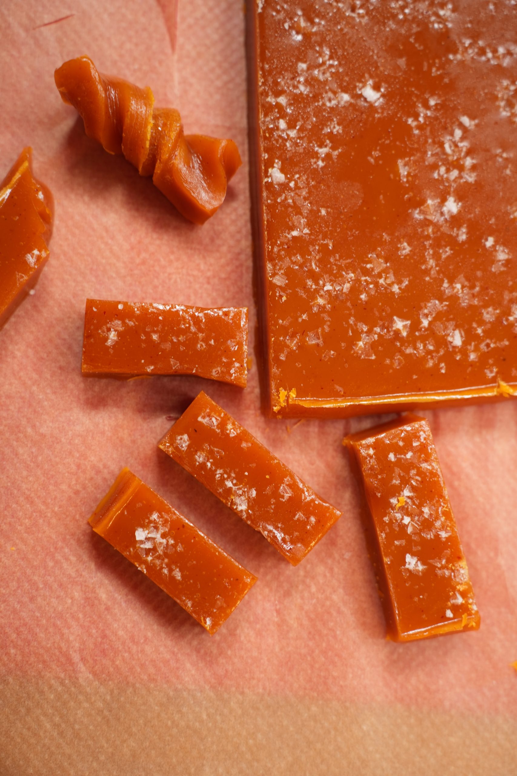 brynt smörkola med saffran